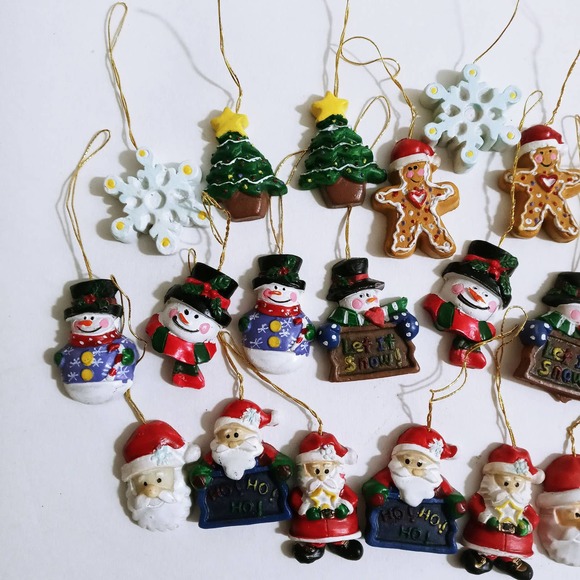 Vtg Christmas Tree 24 Miniature Ornaments Santa Snowman Gingerbread Man Bear (z) - Picture 2 of 5